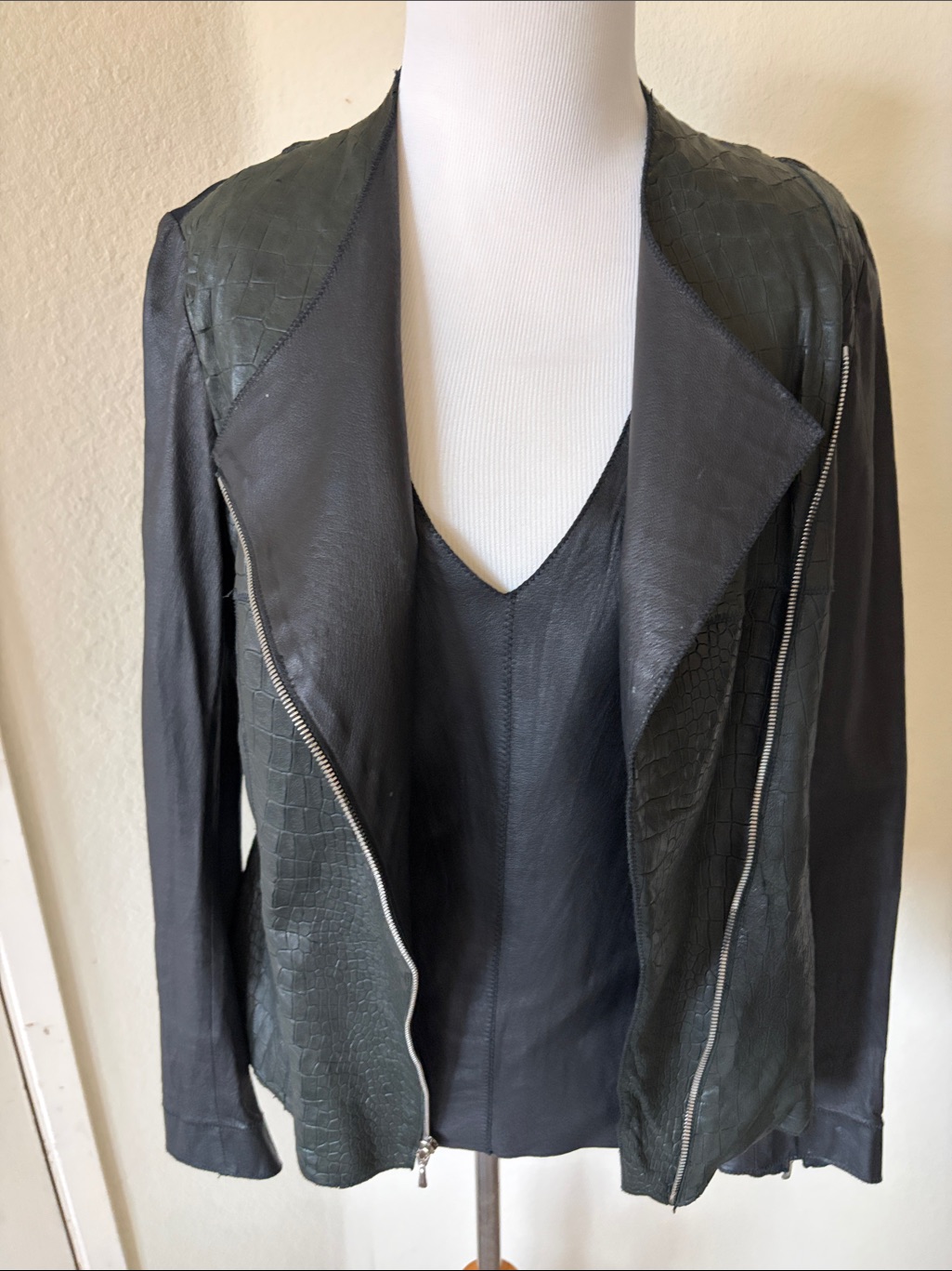 Two Peace Ilia 100% Leather Womens Black Asymmetrical Zip Jacket